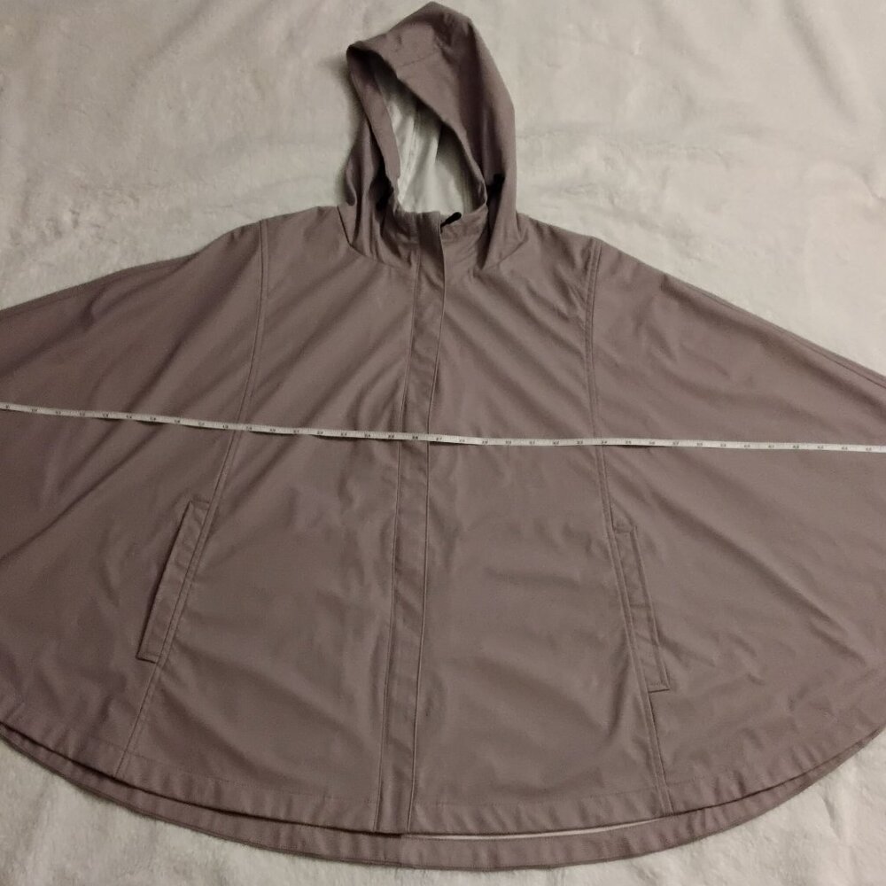 Brand 32 Cool. Thing coat. Size S/M. Material 70% polyester 30%polyurethane.